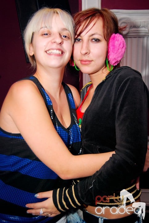 Friday Night @ Atti's, 