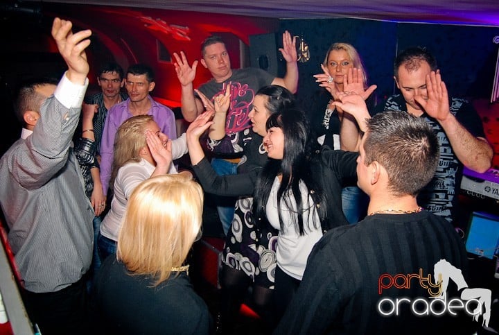 Friday Night @ Atti's, 