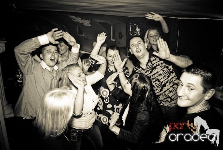 Friday Night @ Atti's, 