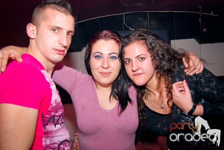 Friday Night @ Atti's, 