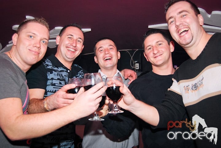 Friday Night @ Atti's, 