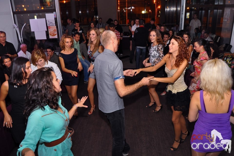 Friday Night Dance Party în Blondy's, 