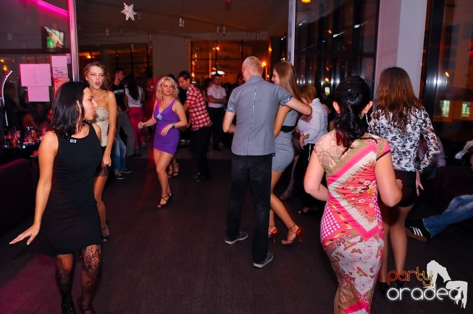 Friday Night Dance Party în Blondy's, 