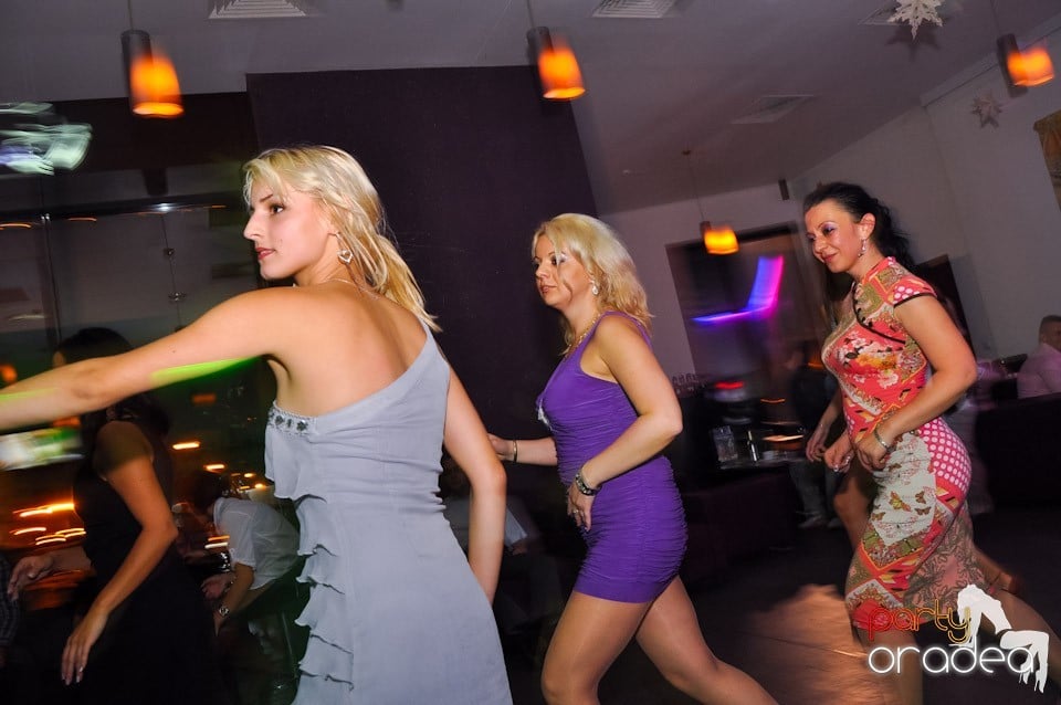 Friday Night Dance Party în Blondy's, 