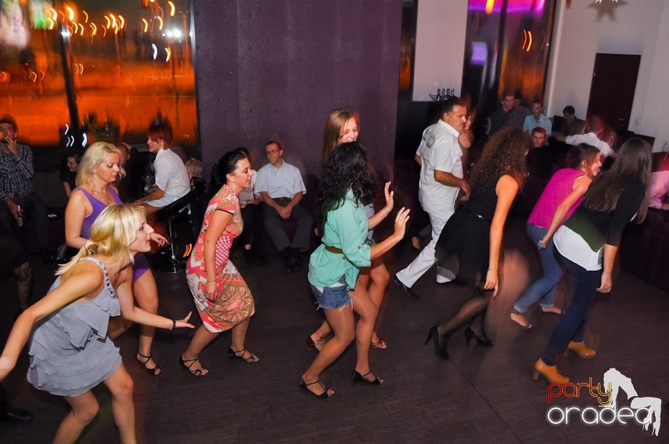 Friday Night Dance Party în Blondy's, 