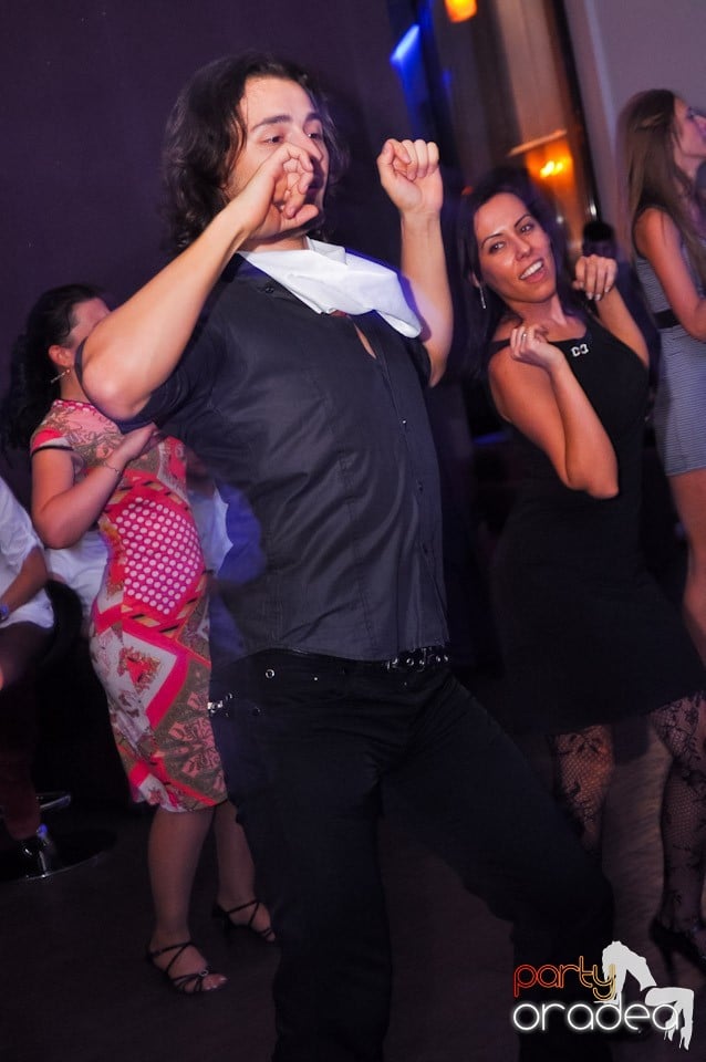 Friday Night Dance Party în Blondy's, 