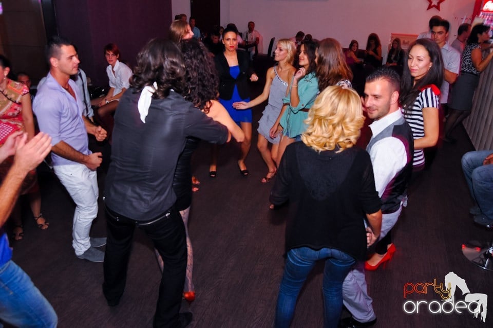 Friday Night Dance Party în Blondy's, 