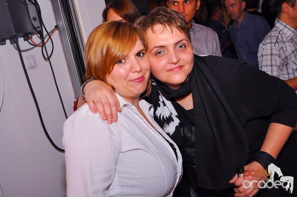 Friday Night Dance Party în Blondy's, 