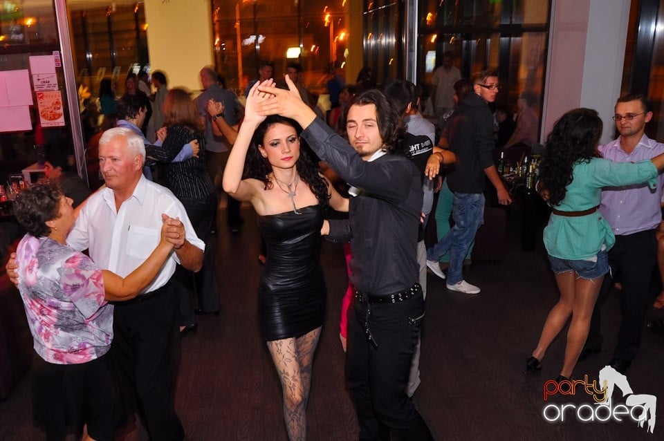 Friday Night Dance Party în Blondy's, 