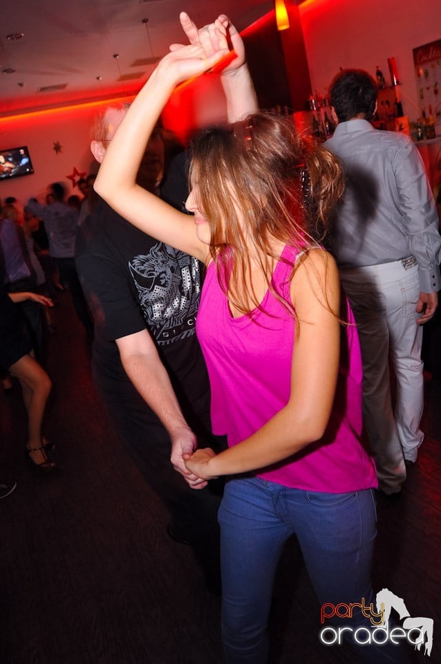 Friday Night Dance Party în Blondy's, 