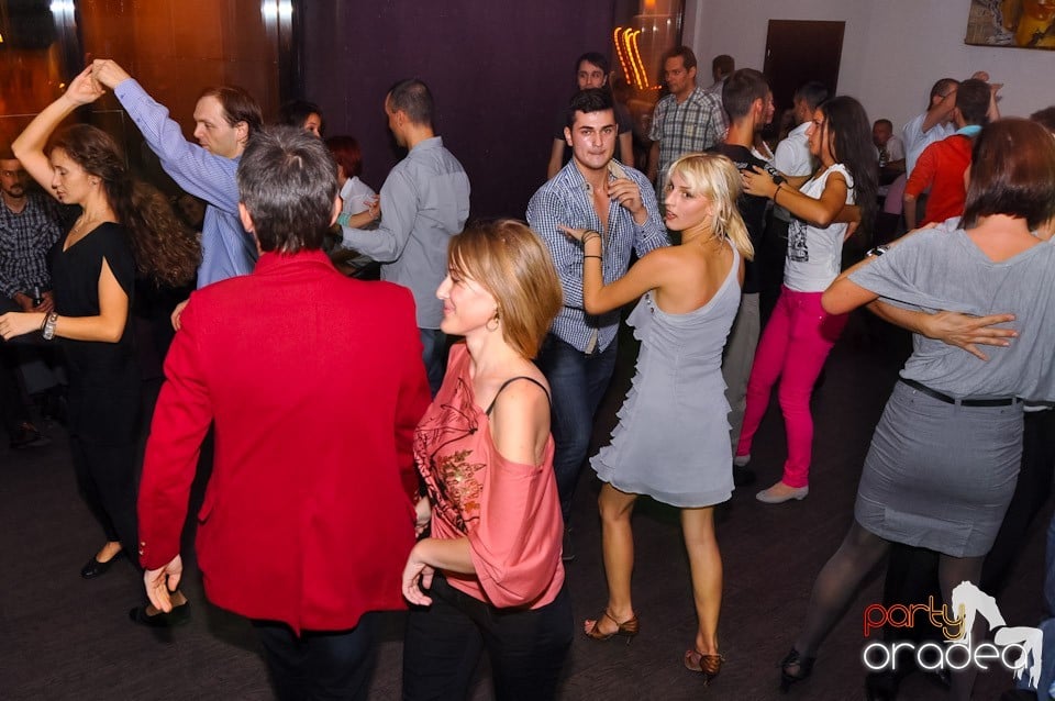 Friday Night Dance Party în Blondy's, 