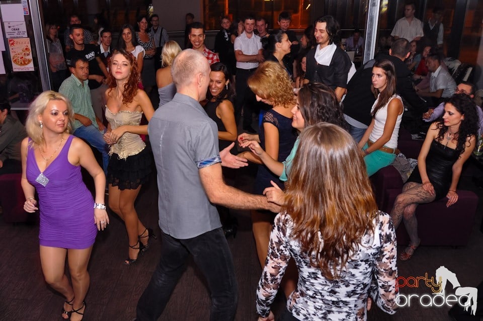 Friday Night Dance Party în Blondy's, 