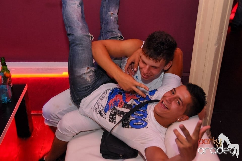 Friday Night Fever în Club Atti's, 