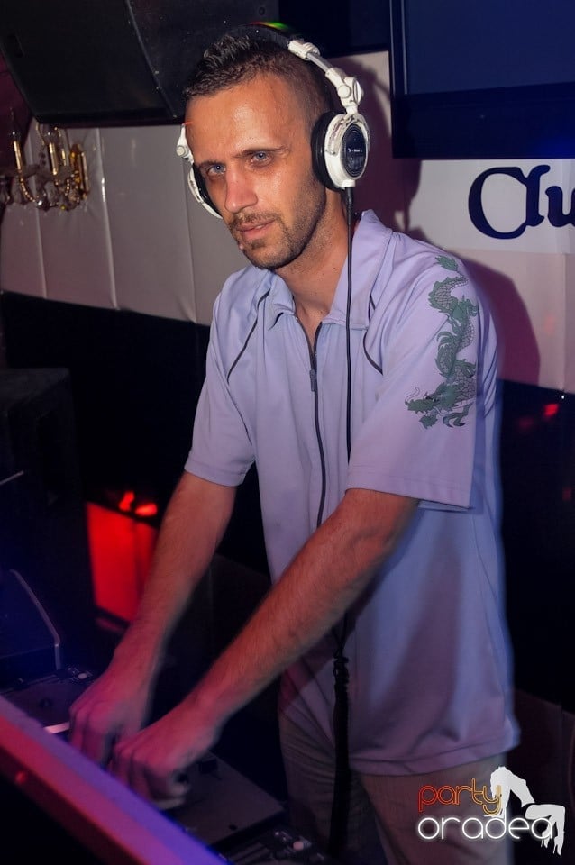 Friday Night Fever în Club Atti's, 