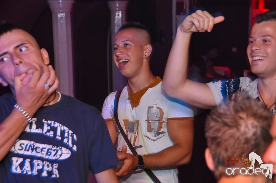 Friday Night Fever în Club Atti's, 