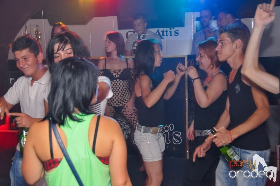 Friday Night Fever în Club Atti's, 