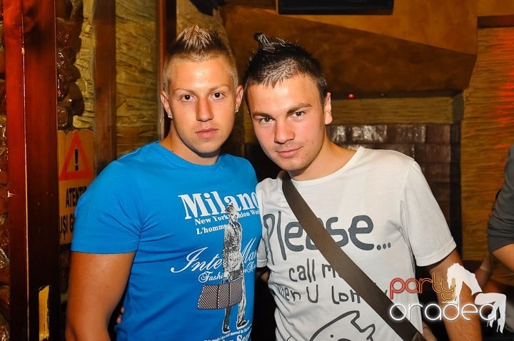 Friday Night Fever în Downtown, 