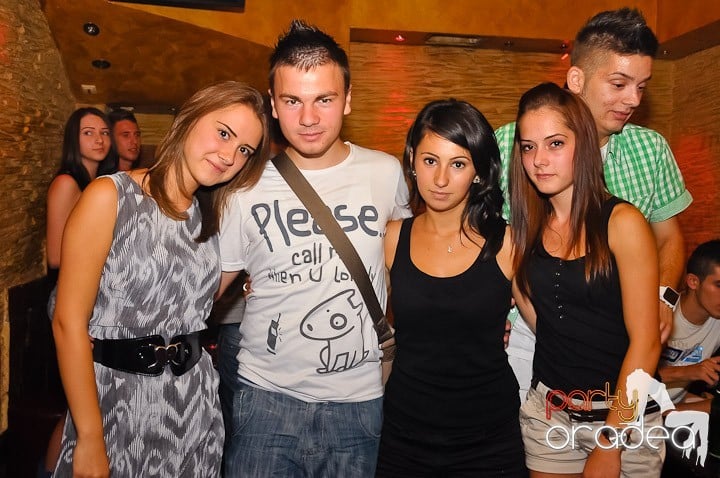 Friday Night Fever în Downtown, 