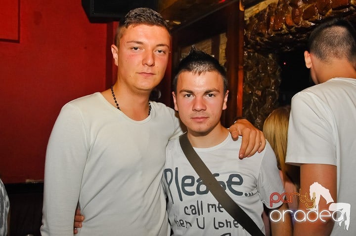 Friday Night Fever în Downtown, 