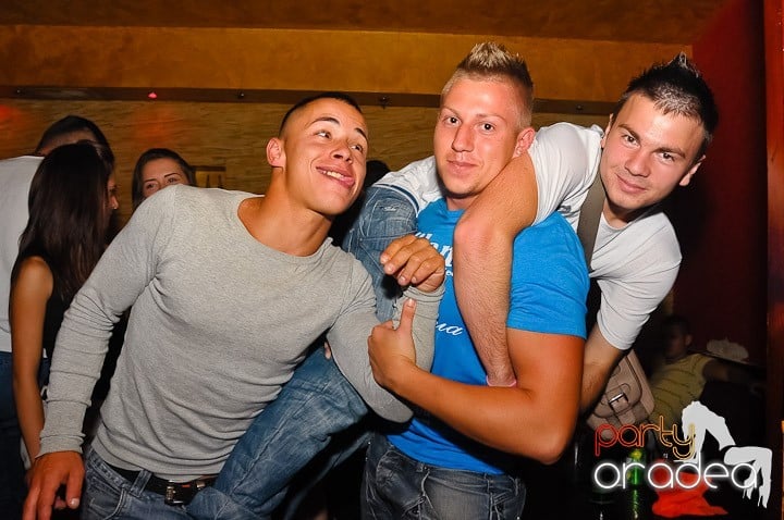 Friday Night Fever în Downtown, 