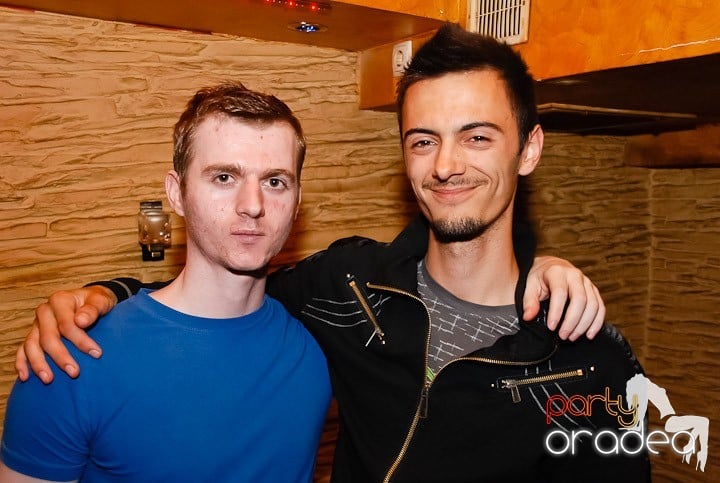 Friday Night Fever în Downtown, 