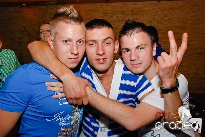 Friday Night Fever în Downtown, 