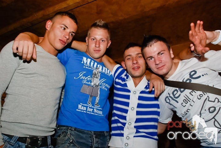 Friday Night Fever în Downtown, 