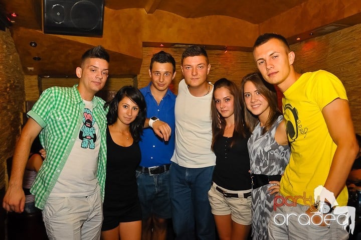 Friday Night Fever în Downtown, 