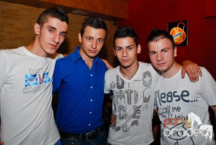 Friday Night Fever în Downtown, 