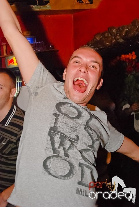 Friday Night Fever în Downtown, 