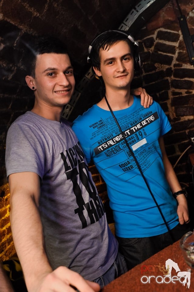 Friday Night Fever în Escape, 