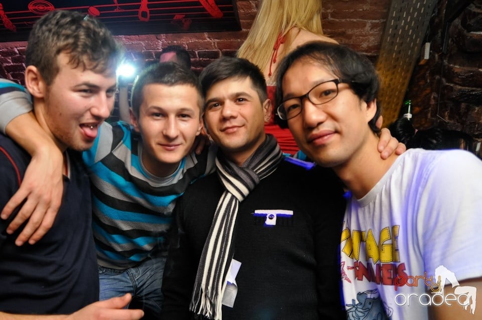 Friday Night Fever în Escape, 