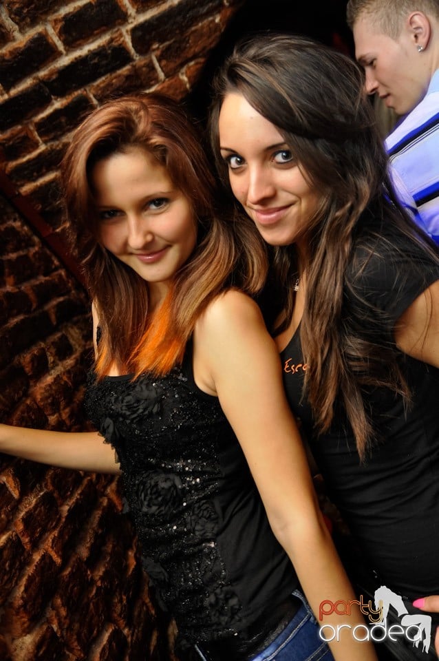 Friday Night Fever în Escape, 