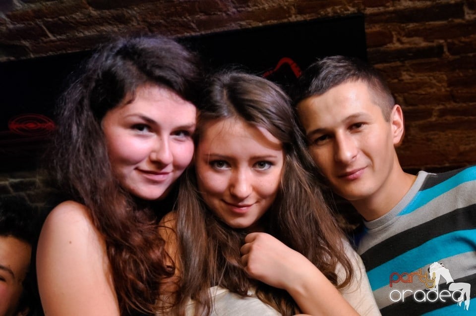 Friday Night Fever în Escape, 