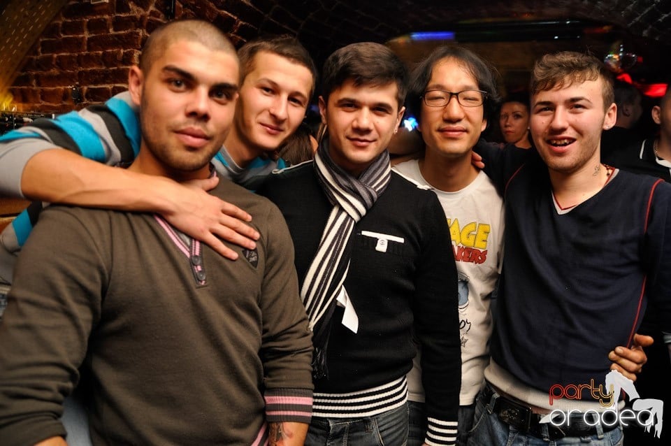 Friday Night Fever în Escape, 