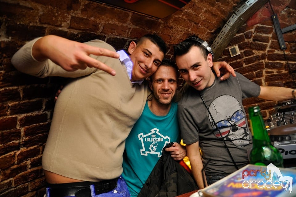 Friday Night Fever în Escape, 