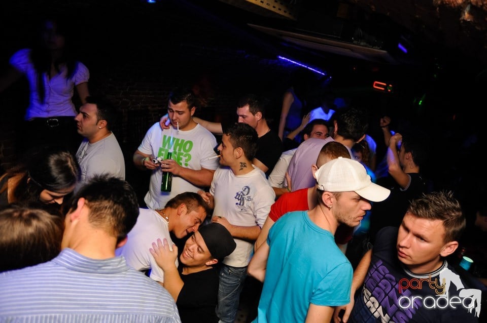 Friday Night Fever în Escape, 