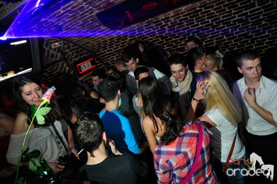 Friday Night Fever în Escape, 