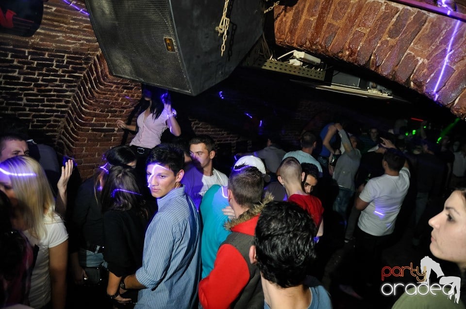 Friday Night Fever în Escape, 