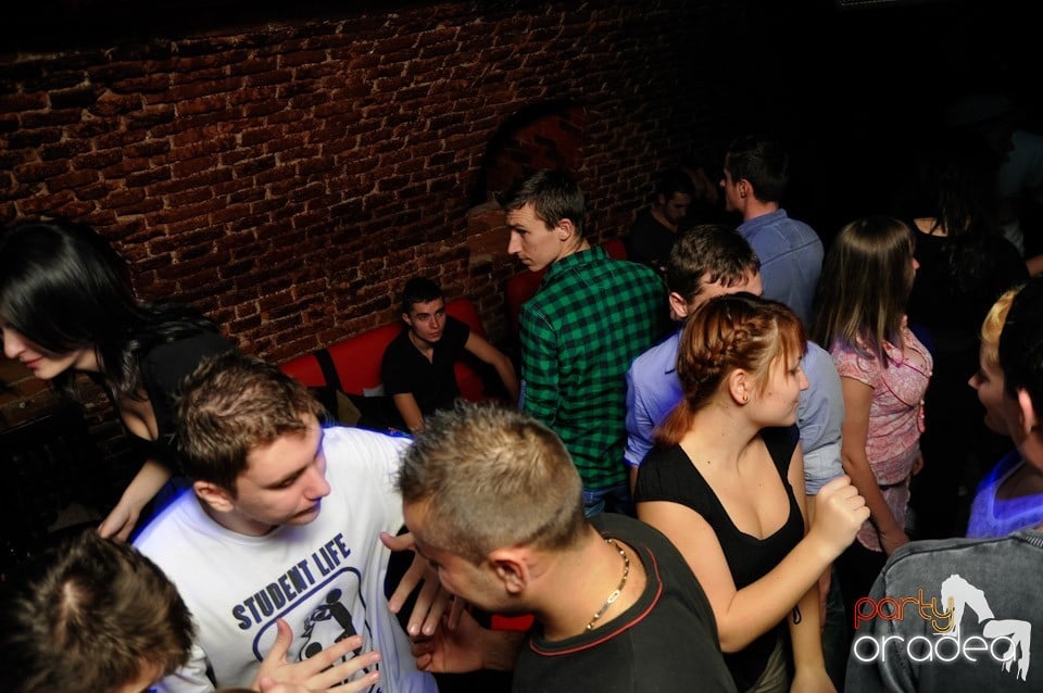 Friday Night Fever în Escape, 