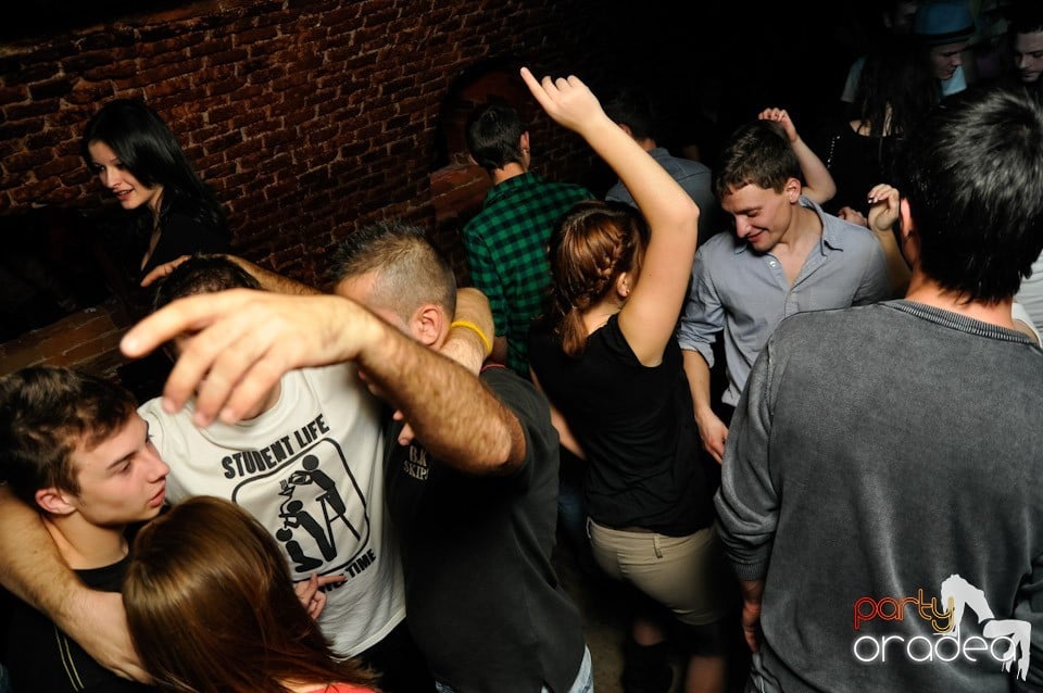 Friday Night Fever în Escape, 