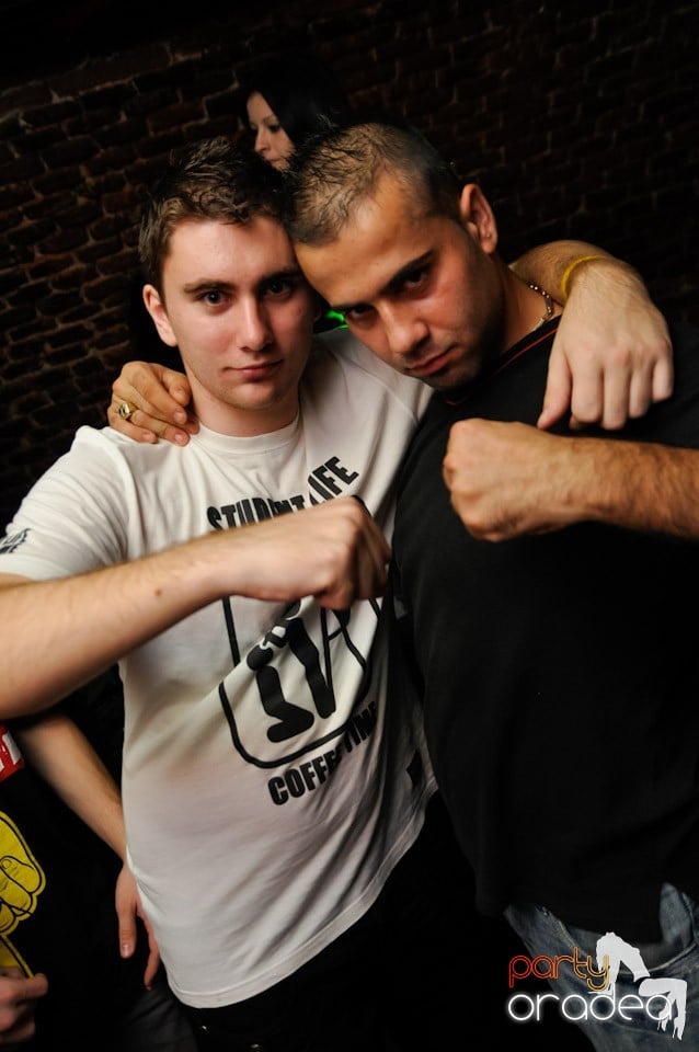 Friday Night Fever în Escape, 