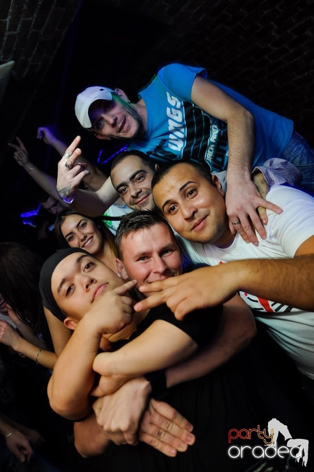 Friday Night Fever în Escape, 