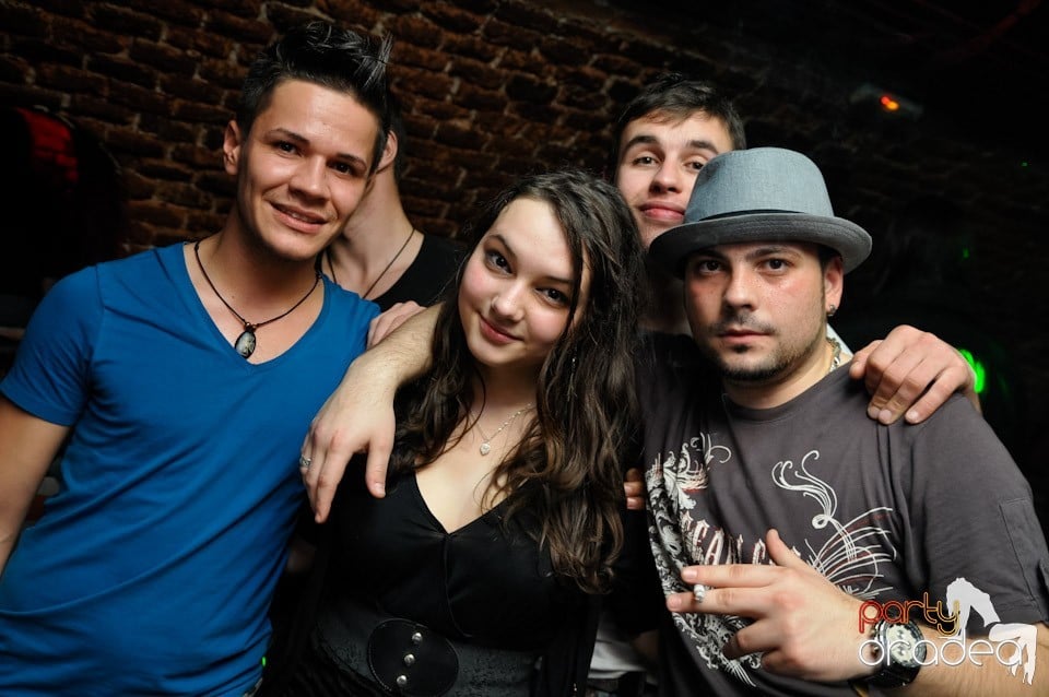 Friday Night Fever în Escape, 