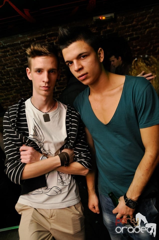 Friday Night Fever în Escape, 