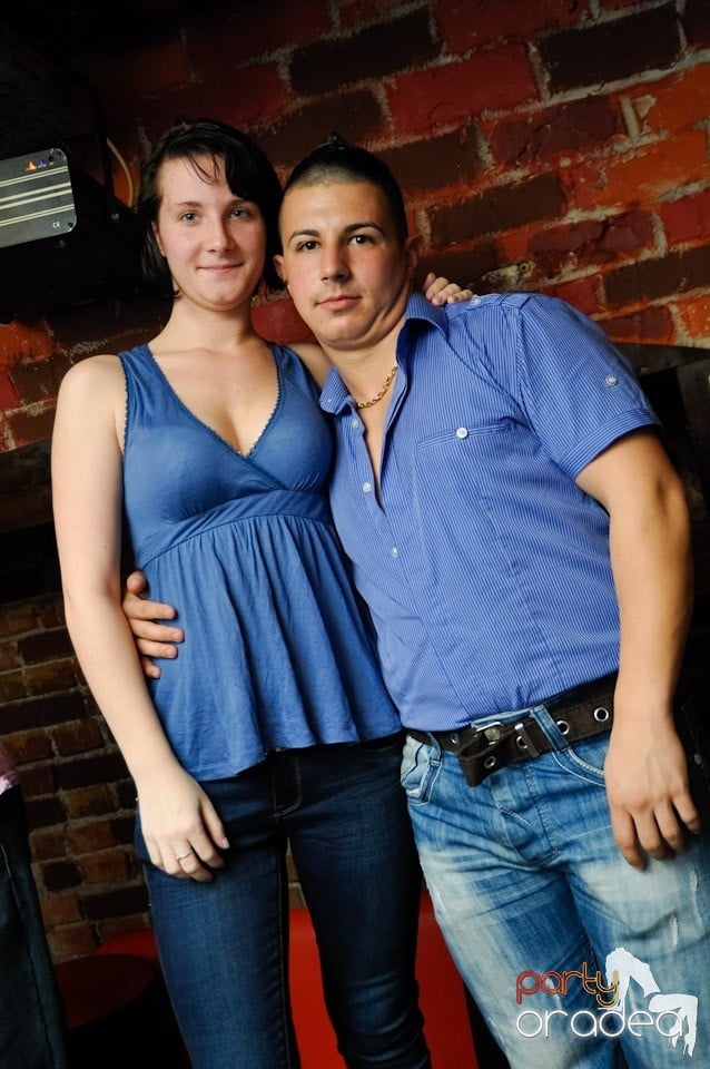 Friday Night Fever în Escape, 