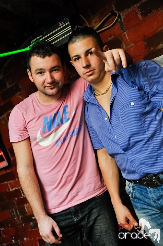 Friday Night Fever în Escape, 