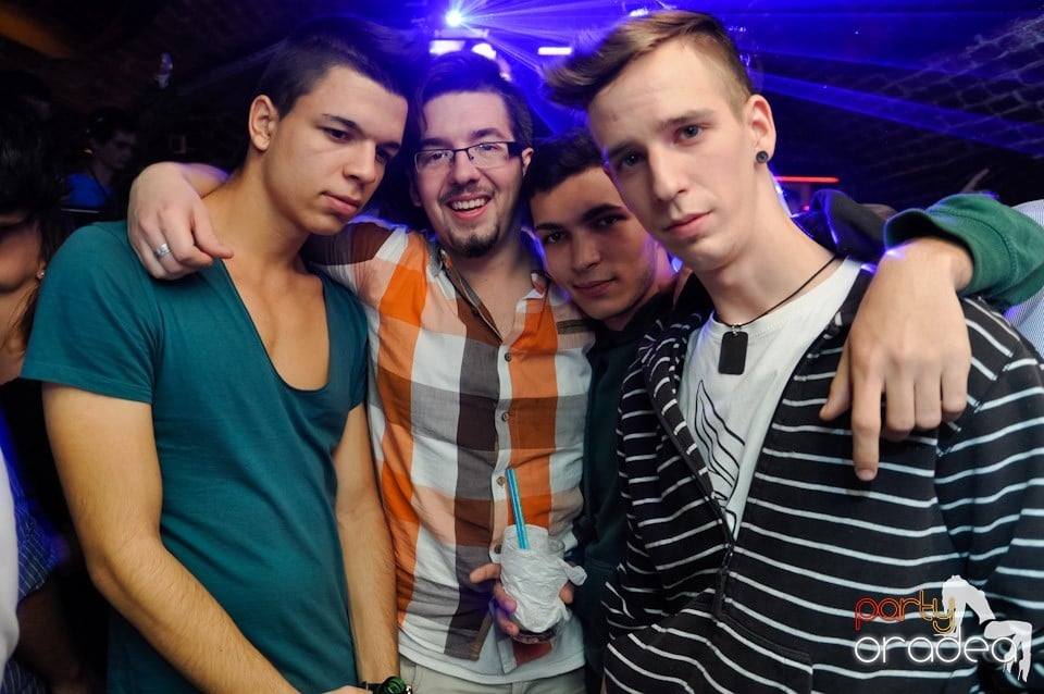 Friday Night Fever în Escape, 