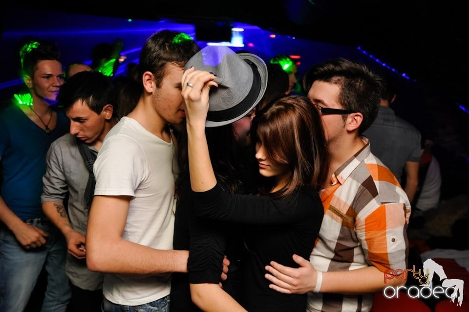 Friday Night Fever în Escape, 