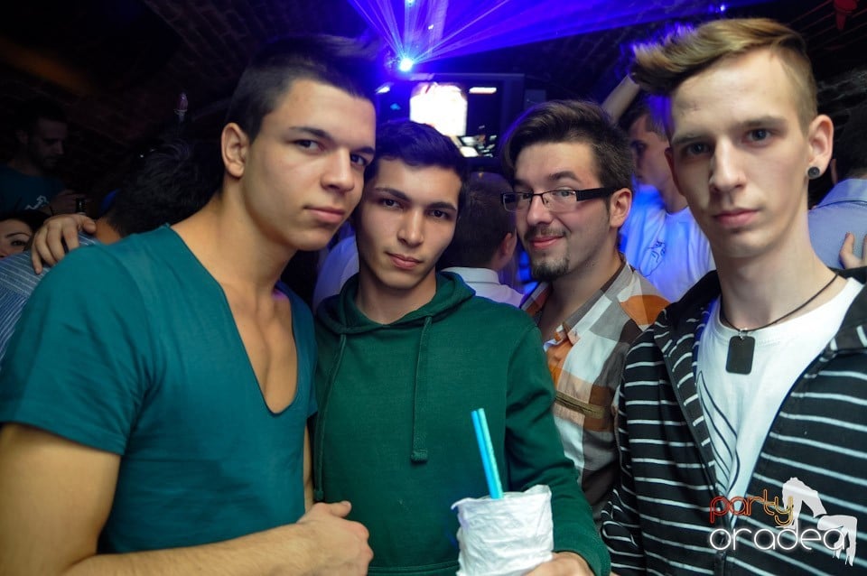 Friday Night Fever în Escape, 